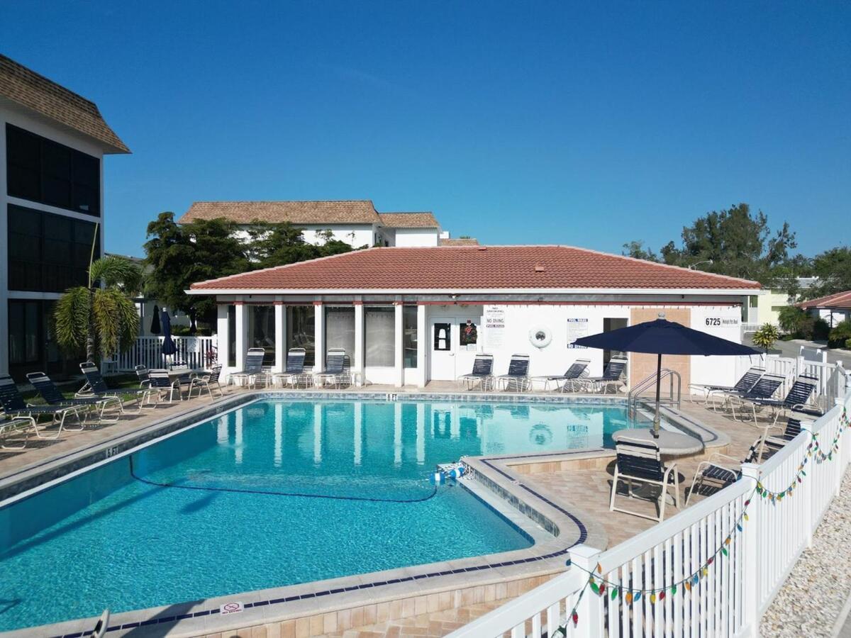 2 Bed 2 Bath Centrally Located On Siesta Key ซาราโซตา ภายนอก รูปภาพ